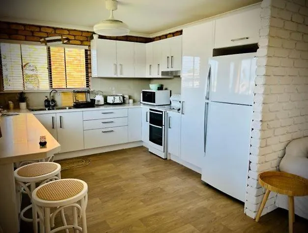 Barooga1- Mooloolaba Canal Front Apartment 0*,